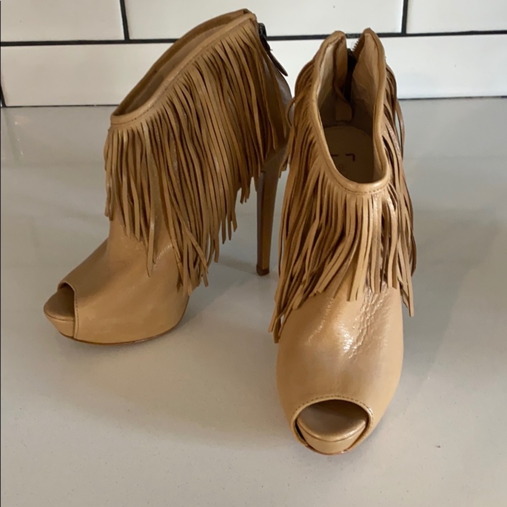 Boutique 9 Fringe booties!